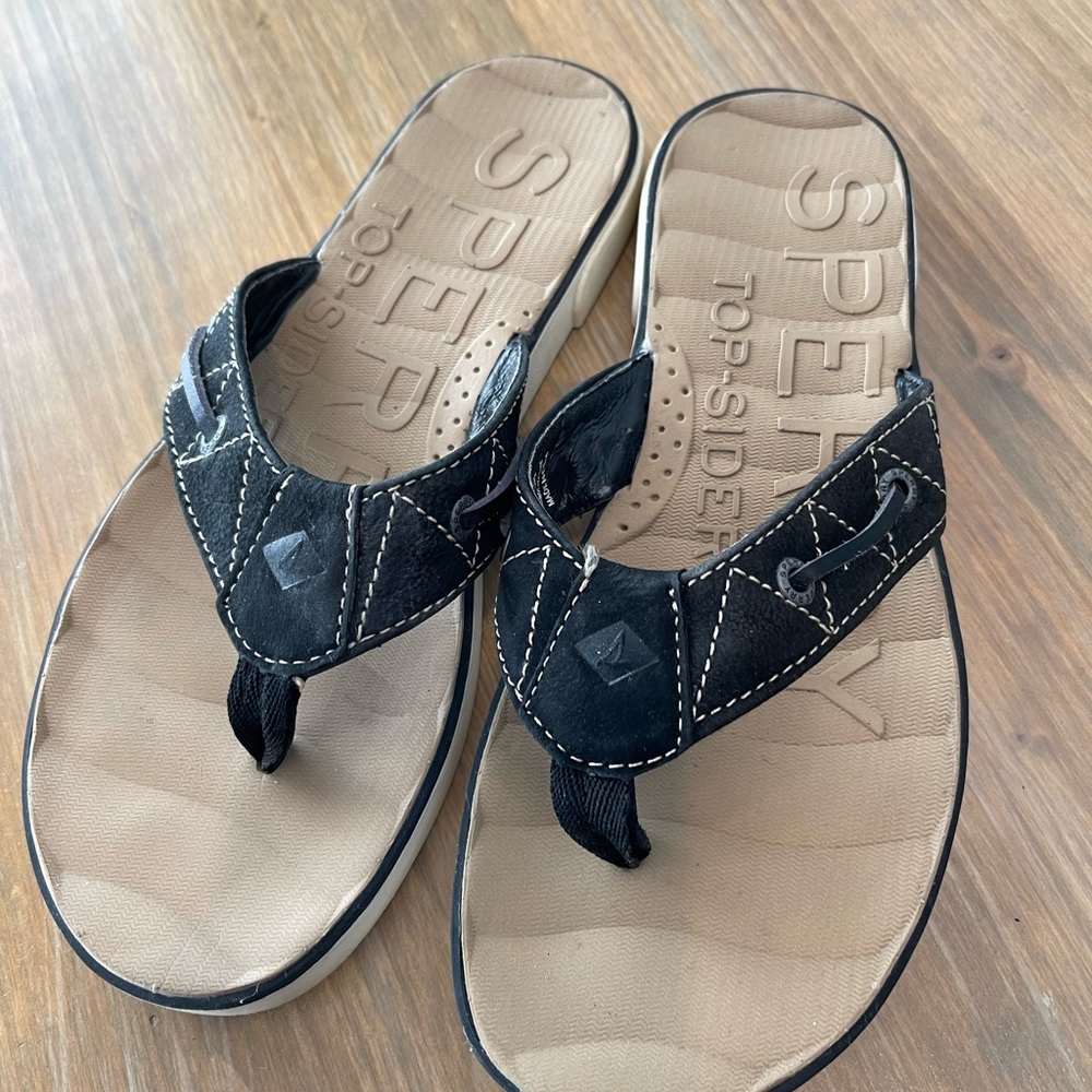 Sperry flip flops